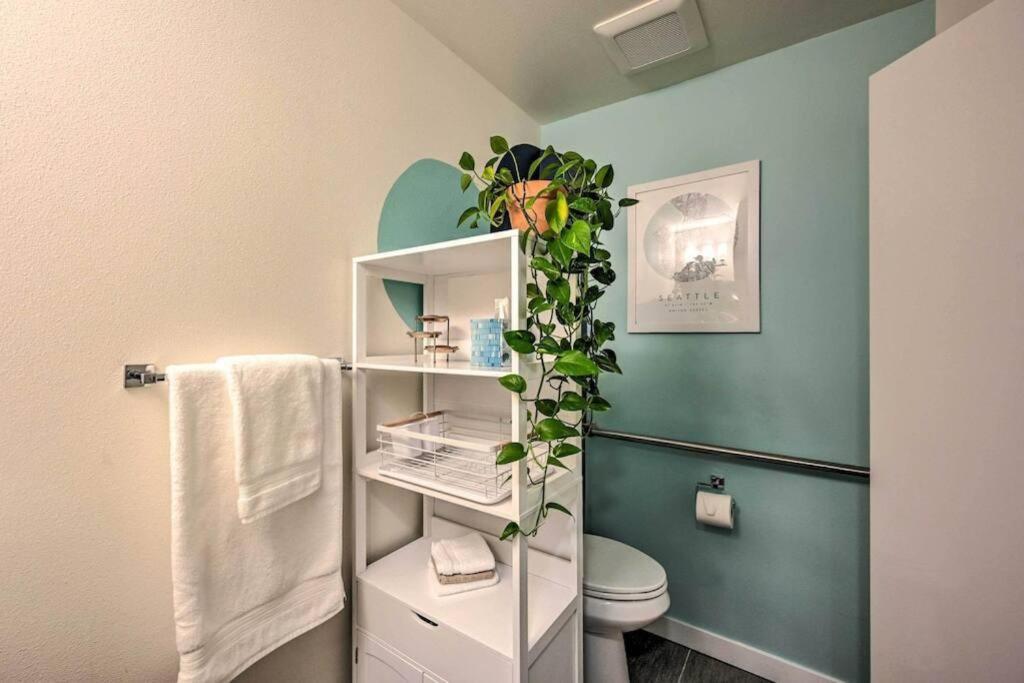 Stylish Ballard Studio 15 Mins From Space Needle Сиатъл Екстериор снимка